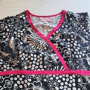 Koi Scrub top size 3XL super cute black and white NICE
